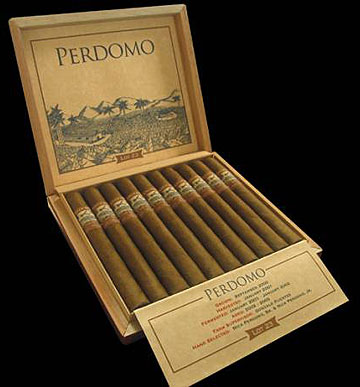 Perdomo_lot_23_cigars_box_open