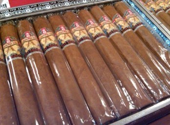 alec-bradley-american-cigars-in-box