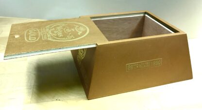 5 vegas gold cigar box image