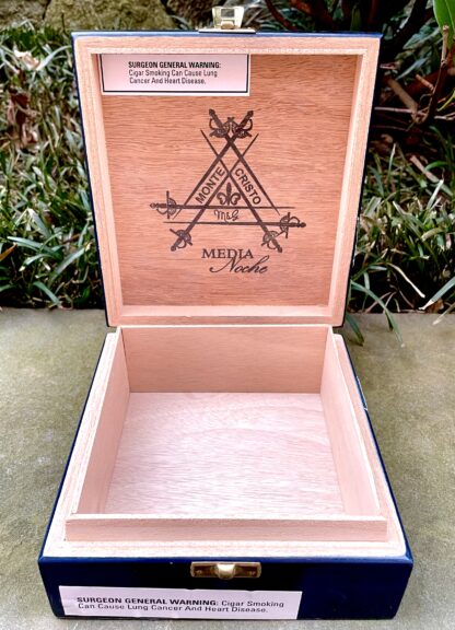 montecristo media noche cigar box image