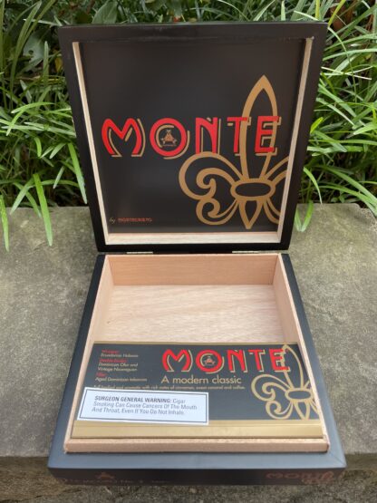 monte by montecristo cigars box open image